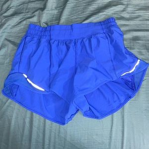Lululemon Hotty Hots - 2.5” inch - size 8